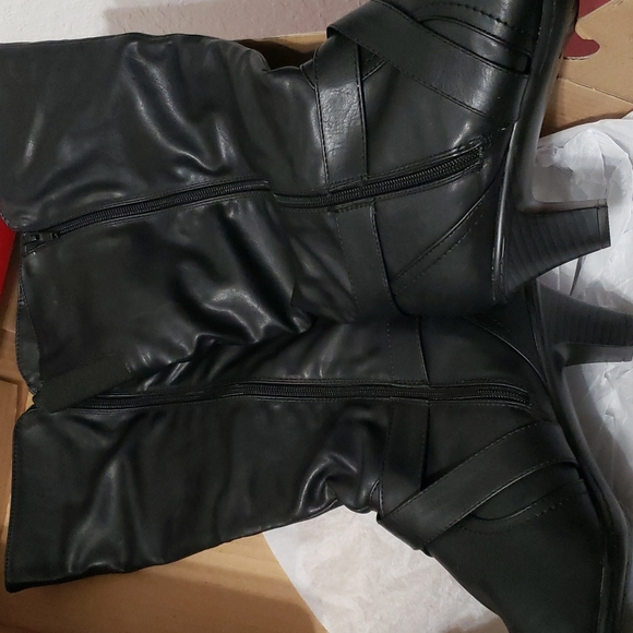 Womens plus size boots - Picture 2 of 5